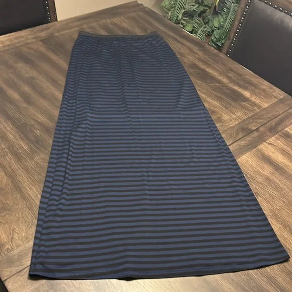 bobeau Black & Blue Partially Lined Maxi Skirt (NWOT) - Picture 2 of 10